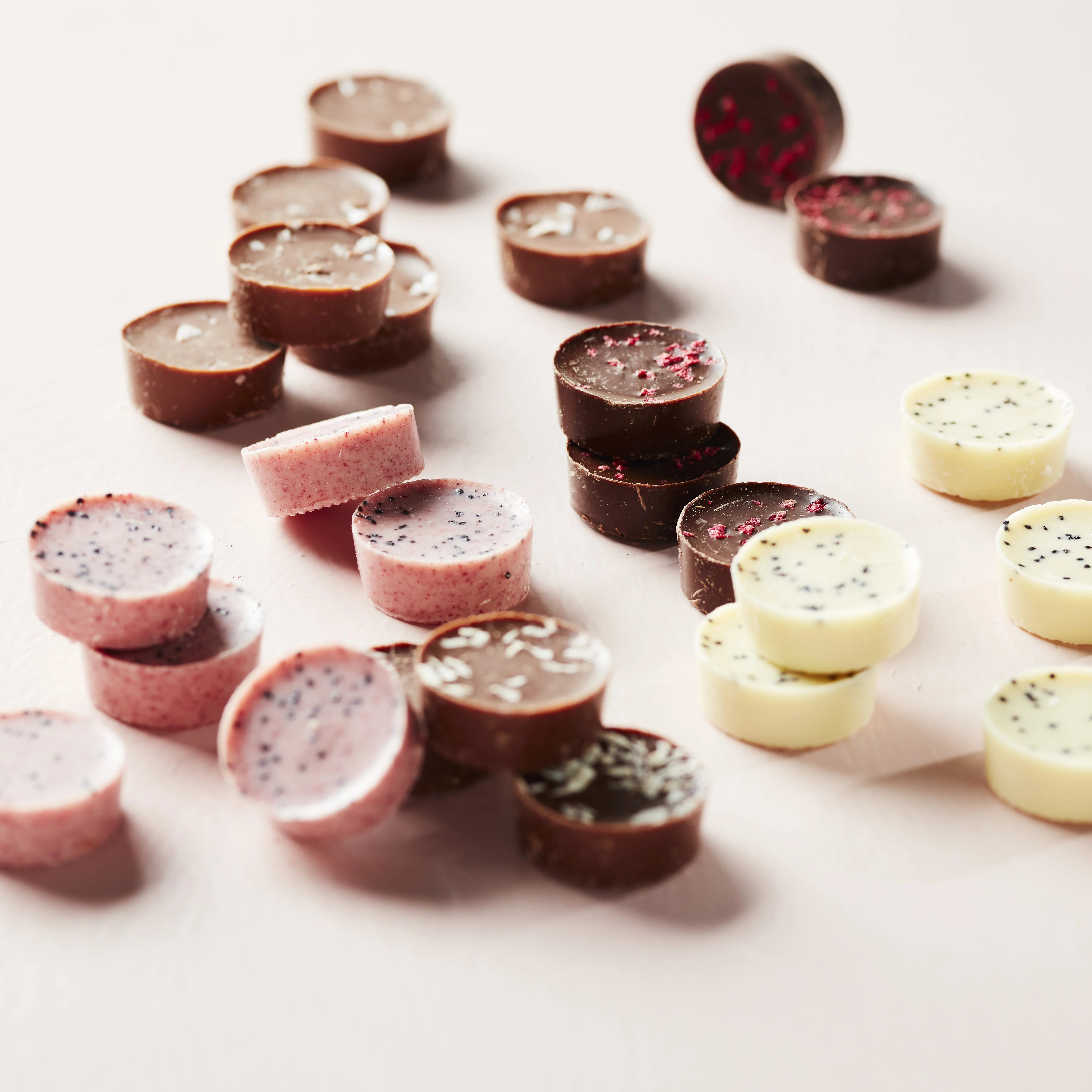 Malmö Chokladfabrik Cones - Himbeeren und Blaubeeren, dunkle Milchschokolade, 90 Gramm